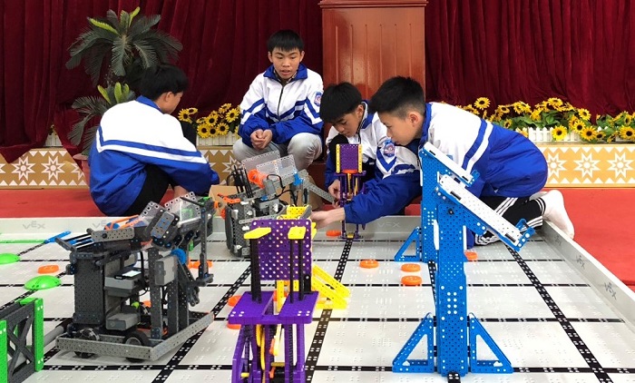 STEM robotics: Những biểu tượng vượt khó