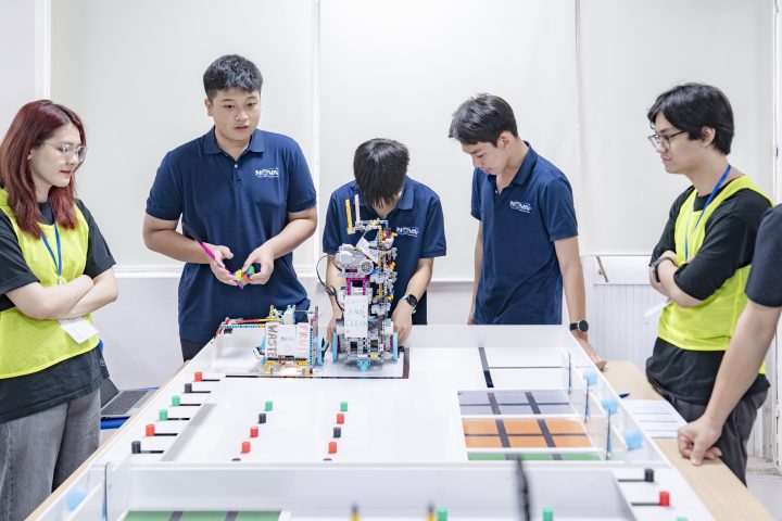 Team Robotics NOVA đạt chứng nhận CREST Bronze