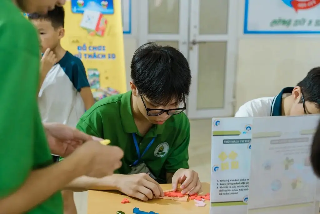 Students working on projects at NASA Space Apps Challenge Ninh Binh 2025